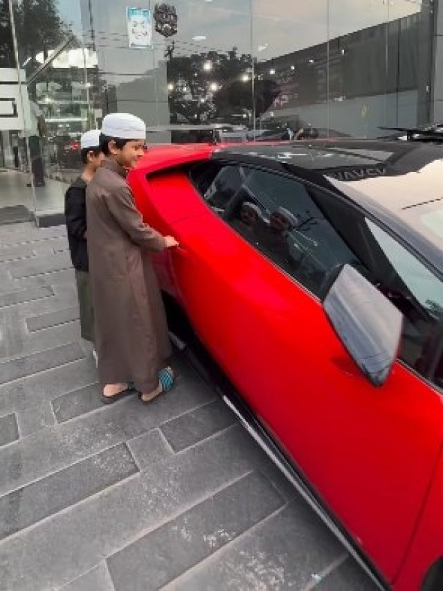 दो मासूमों को लैम्बोर्गिनी में बैठाकर जीता इंटरनेट का दिल, वायरल हुआ वीडियो