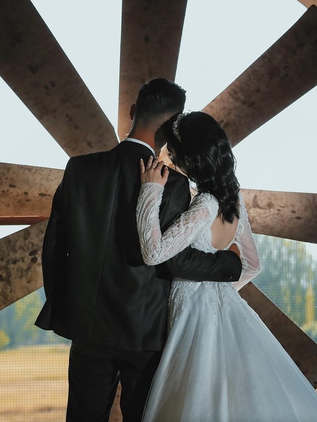 ये कैसा रिवाज... शादी से पहले दुल्हन को 3 तीर मारता है दूल्हा