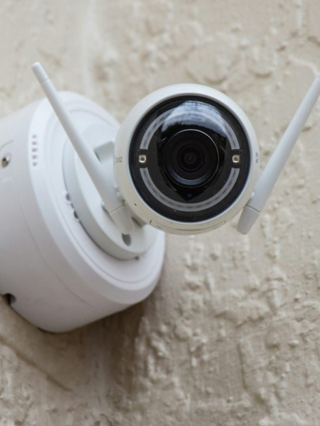 सावधान! चार्जर, बल्ब और घड़ी में हो सकता है छिपा कैमरा, ऐसे करें डिटेक्ट