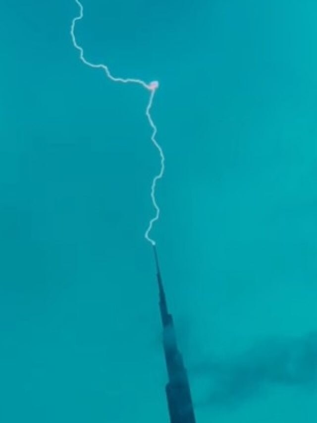 जब बुर्ज खलीफा से टकराई बिजली, कैमरे में कैद हुआ हैरान करने वाला नजारा