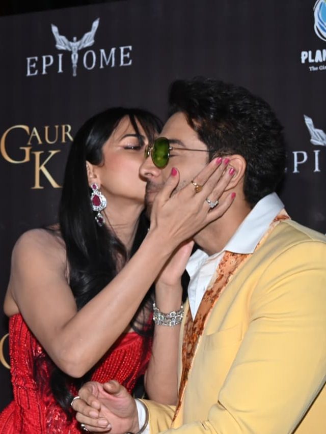 बर्थडे पर रोमांटिक हुए गौरव, पैप्स के सामने पत्नी संग किया Liplock, शरमाईं एक्ट्रेस