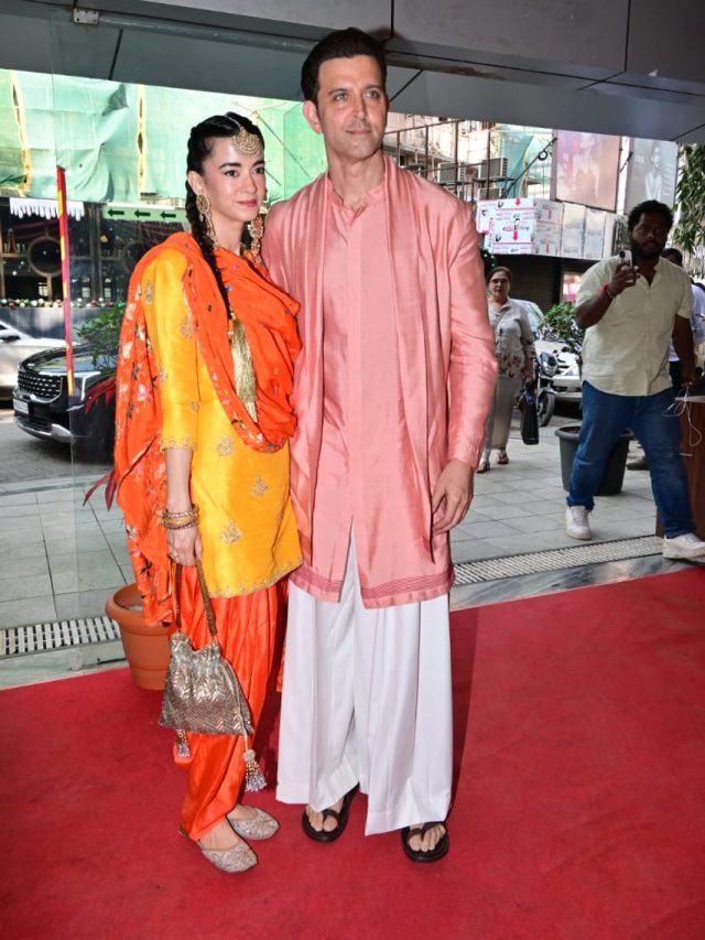 कजिन की मेहंदी में छाए ऋतिक, GF सबा संग स्वैग से ली एंट्री, फैन्स बोले- रब ने बना दी जोड़ी