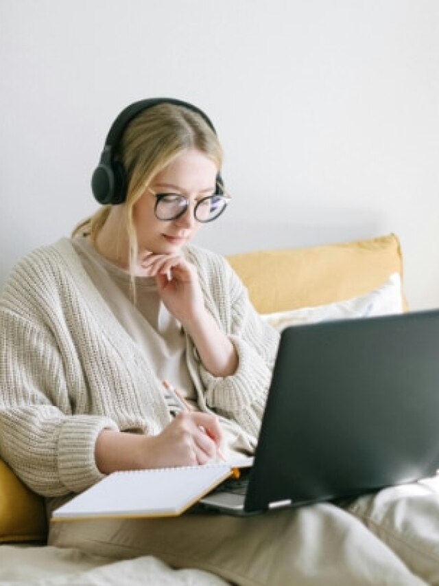 संस्कृत में कर रहे हैं पढ़ाई... तो इस क्षेत्र में बना सकते हैं करियर