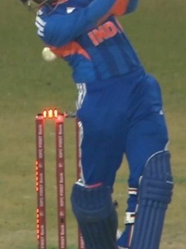 बेल्स उड़ी, पर जमीन पर गिरी नहीं... बाल-बाल बचे जितेश, VIDEO