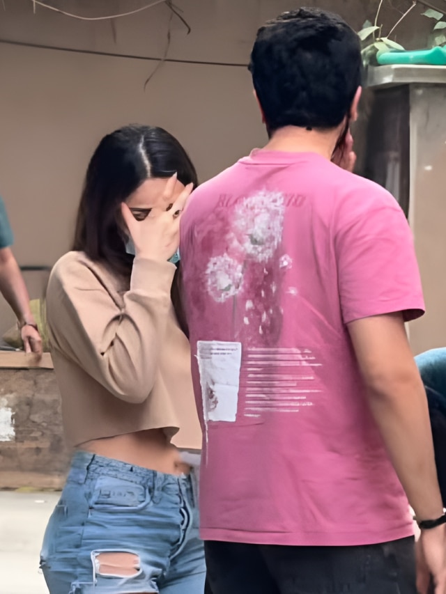 म‍िस्ट्री मैन संग दिखीं राध‍िका मदान, पैप्स को देखकर छ‍िपाया चेहरा, Video वायरल