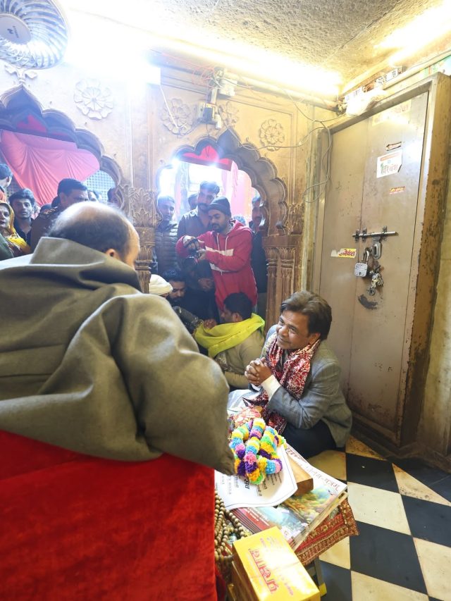 प्रेमानंद महाराज के बाद अब इन बाबा के दर्शन करने पहुंचे राजपाल यादव, देखें तस्वीरें