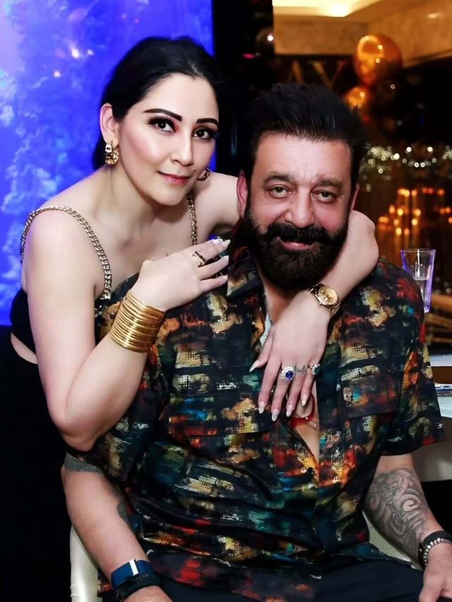 संजय दत्त ने की पत्नी की सेवा, मान्यता के पैर दबाते दिखे, फैंस बोले- परफेक्ट पति