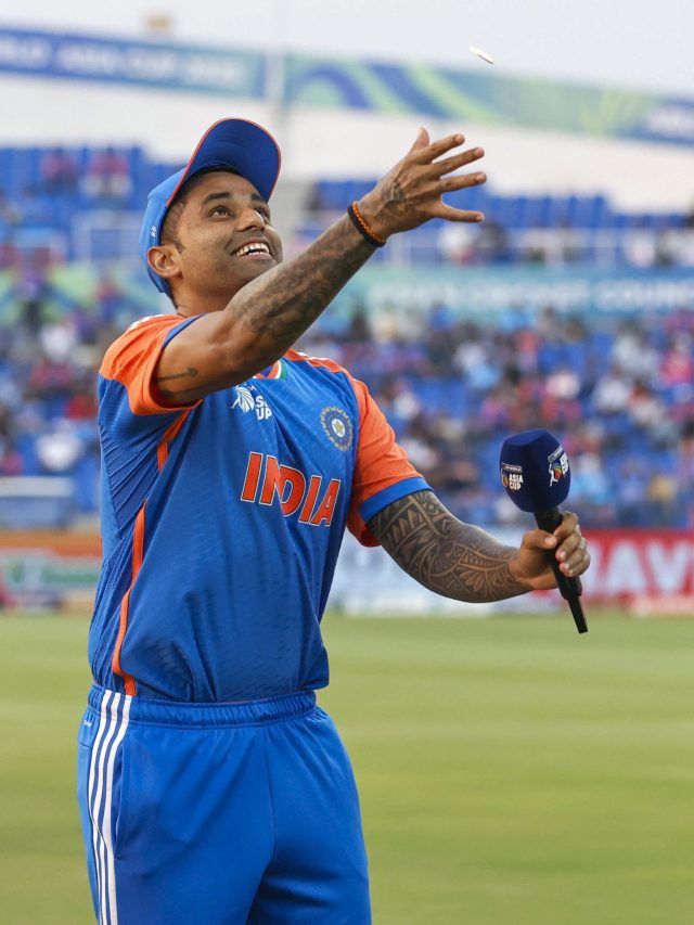 मैं भी लेफ्ट आर्म से उड़ाता हूं... टॉस जीतने के लिए सूर्या आजमाएंगे ये ट्रिक!