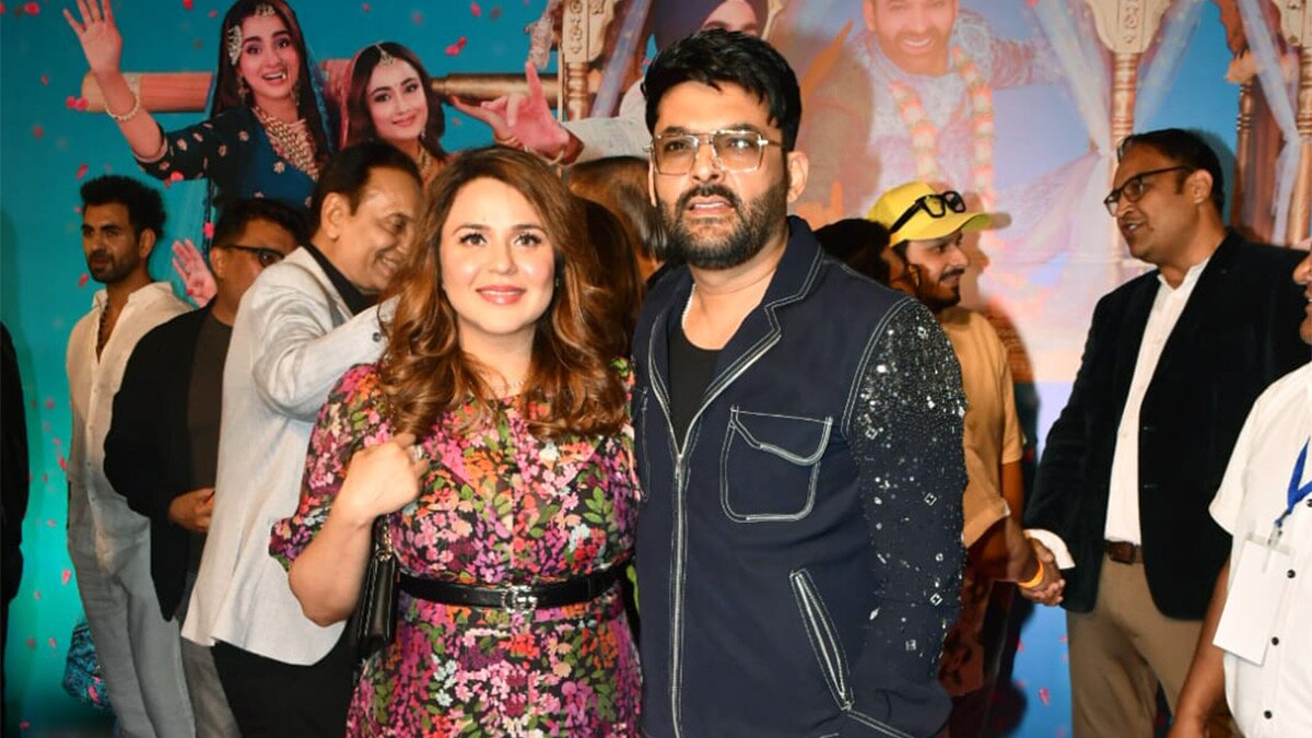 स्क्रीनिंग में छाईं गिन्नी, कपिल संग चहकती दिखीं, प्रेग्नेंट भारती ने ढोल पर किया डांस