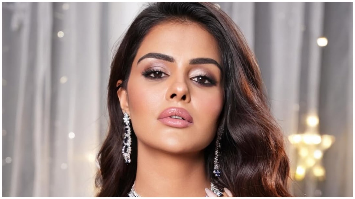 'नागिन' बन छाई ये हसीना, वसूल रही तगड़ी फीस, कितनी है नेटवर्थ?