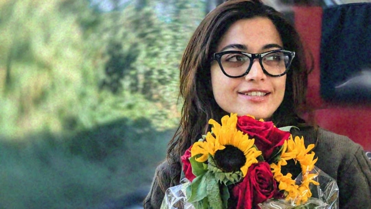 रोम में विजय देवराकोंडा संग रश्मिका का रोमांस, अपने हाथों से खिलाया केक, Video