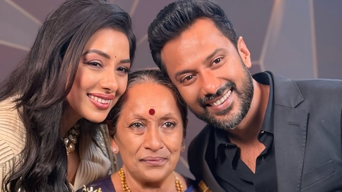 'अनुपमा' की मां का डांस देख कायल हुए 'धुरंधर' रणवीर, पलाश मुच्छल ने भी कर डाली तारीफ