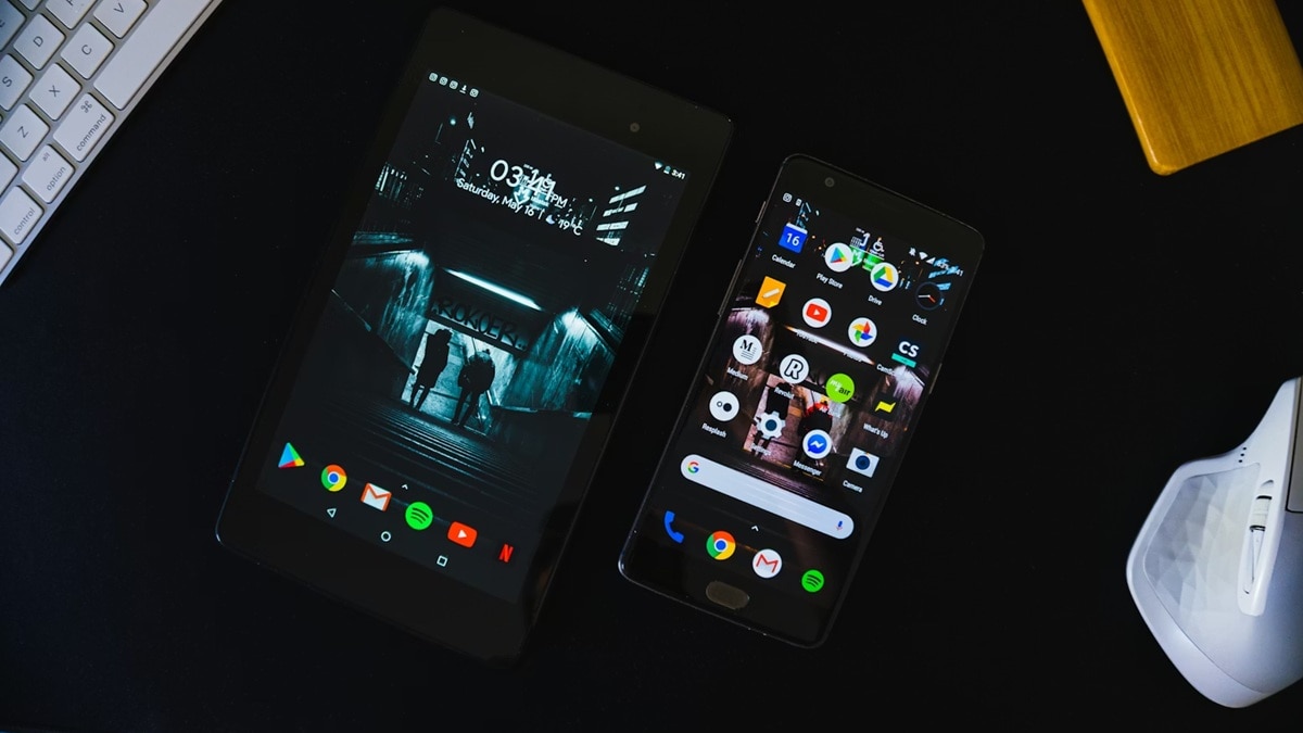 दिख रही है ये लाइट, तो समझिए हैक हो गया है आपका फोन