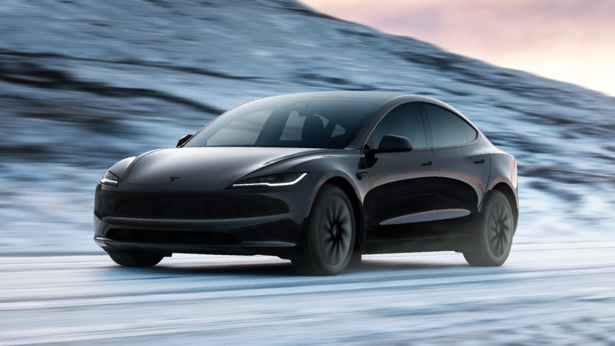 TESLA का बड़ा धमाका! लॉन्च की सबसे सस्ती Model 3 कार