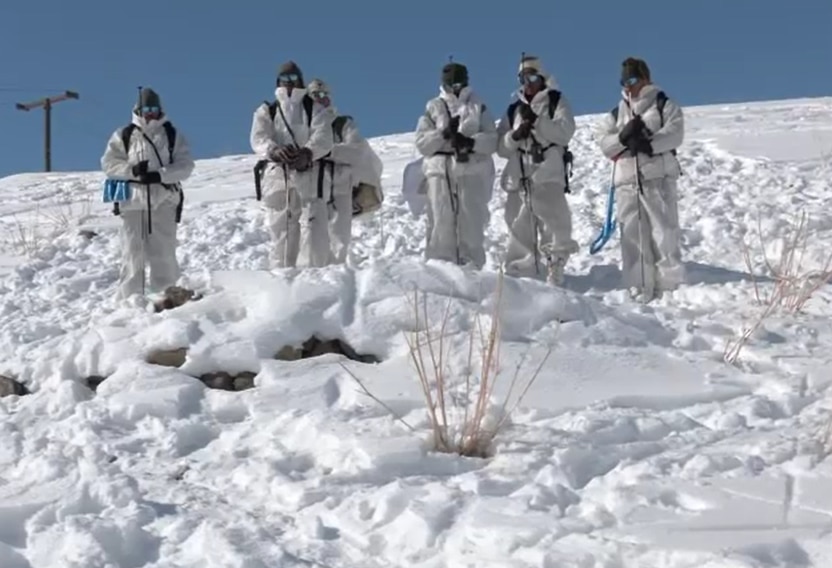 लद्दाख में एवलांच का खतरा, 20 हजार फीट ऊंचे बर्फीले पहाड़ों पर पहरा दे रहे हिमवीर!