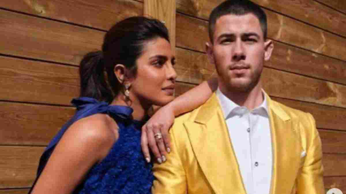 डोसा खाते हुए पत्नी प्रियंका के बॉलीवुड गाने पर झूमे निक, एक्ट्रेस ने लगाए ठहाके, Video