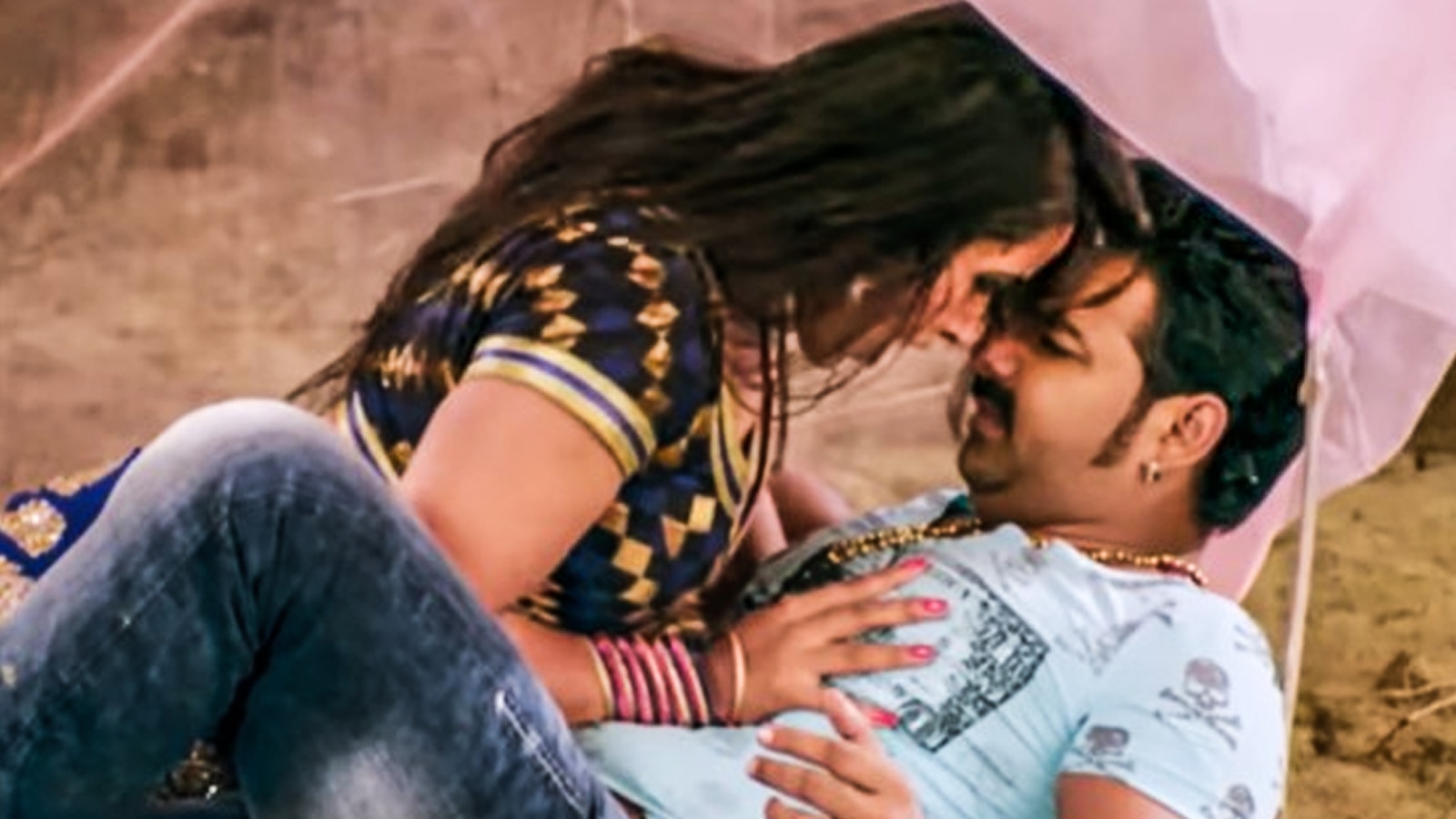 खाट पर लेटकर पवन सिंह ने हीरोइन संग किया था रोमांस, गाने पर एक्ट्रेस बोली- मुझे खराब...