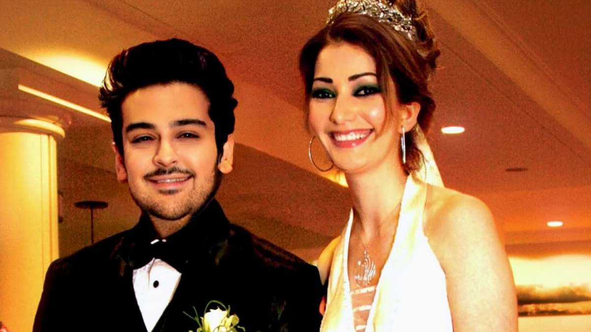 अदनान सामी की तीसरी शादी को हुए 16 साल, पोस्ट करके पत्नी पर लुटाया प्यार
