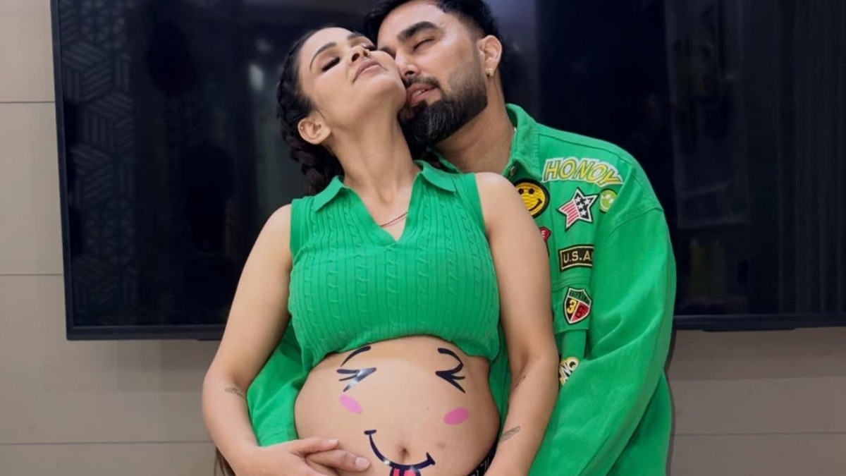 पहली पत्नी को गोद में उठाकर झूमा यूट्यूबर, दूसरी पत्नी संग भी किया रोमांस, Video