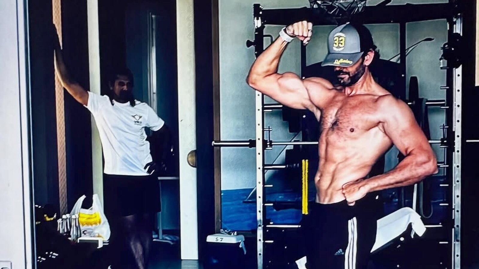 मस्कुलर बॉडी-बाइसेप्स से परेशान ऋतिक! ओब्सेशन से पाएंगे छुटकारा? बोले- दुआ करो