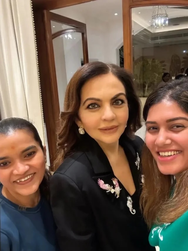 नए साल 2026 का नीता अंबानी ने इस अंदाज में किया वेलकम, पहनी ये खास ड्रेस