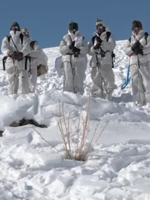 लद्दाख में एवलांच का खतरा, 20 हजार फीट ऊंचे बर्फीले पहाड़ों पर पहरा दे रहे हिमवीर!
