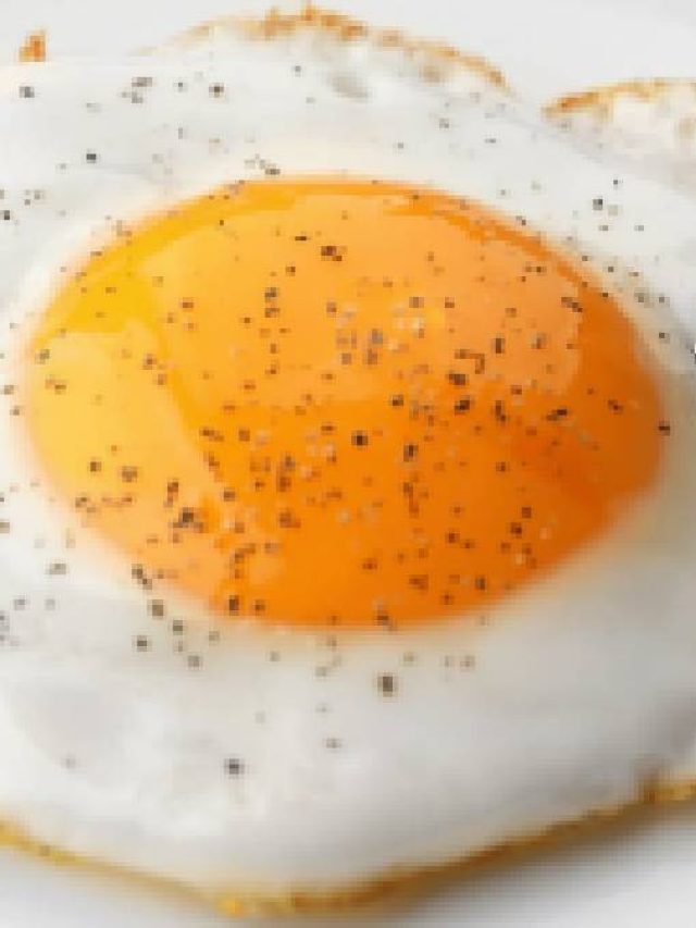 জলেই হবে ডিমের পোচ, একটুও তেল লাগবে না