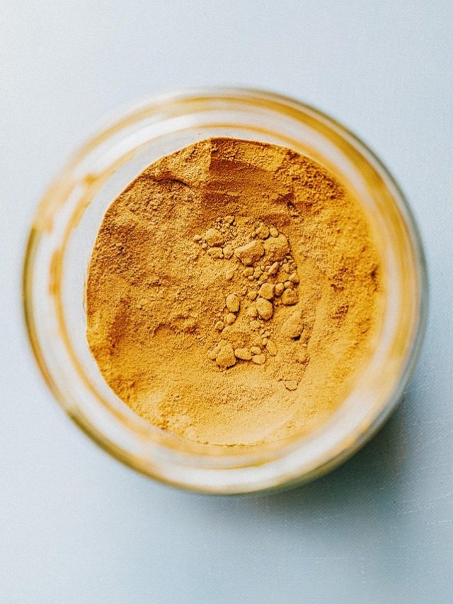 কেনা হলুদ গুঁড়োয় ভেজাল, চিনিয়ে দেবে এক গ্লাস জল