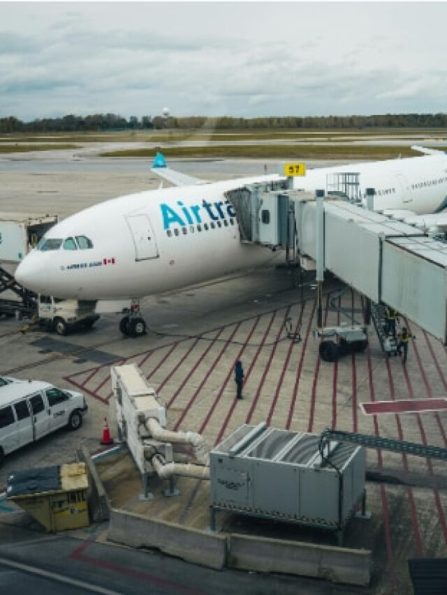 आखिर क्यों अधिकांश हवाई जहाज की सीटों का रंग होता है नीला ?