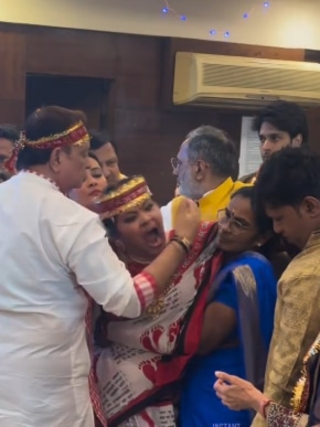 माता के भजन में मग्न हुई मशहूर एक्ट्रेस, करने लगी अजीब हरकतें, लोगों ने संभाला