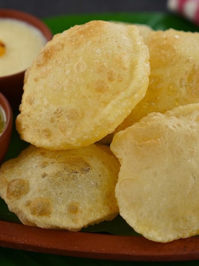 বাসি পাউরুটির ফুলকো লুচি, এভাবে বানালে ১০টা তো খাবেনই