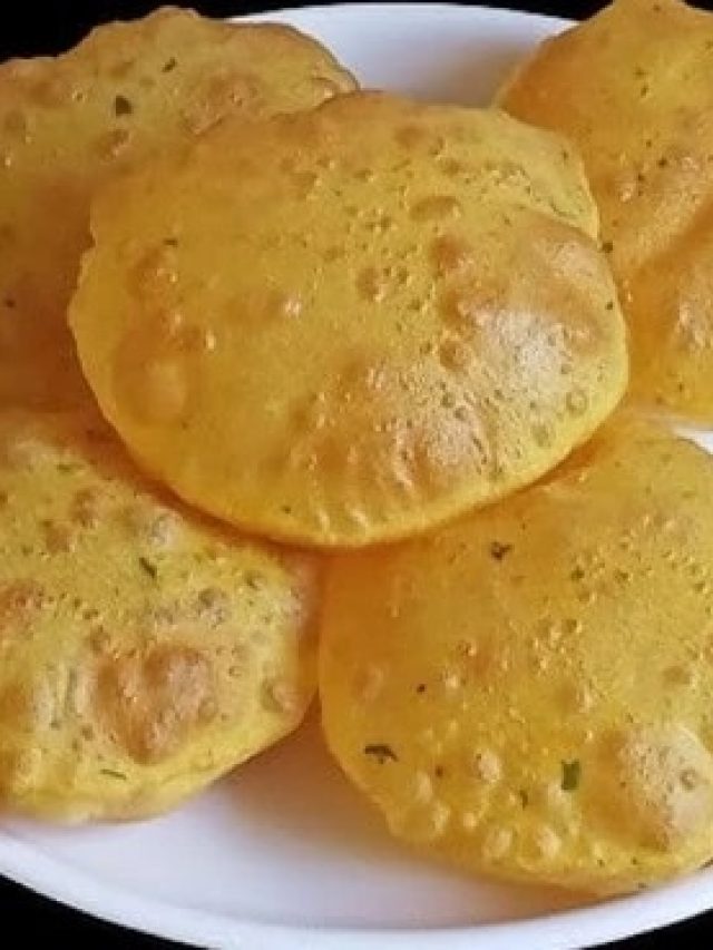 মুখে দিলেই মিলিয়ে যাবে, কীভাবে বানাবেন আলুর ফুলকো লুচি?