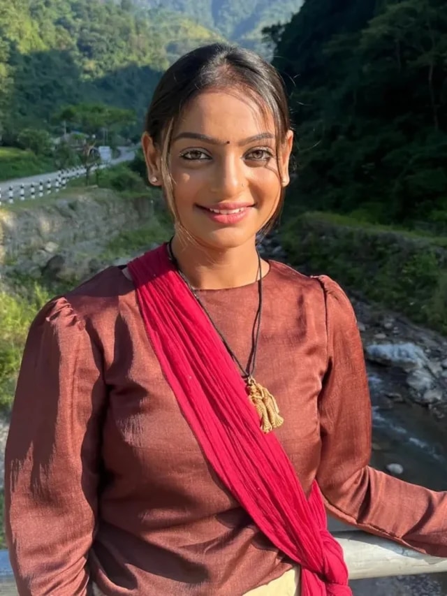 मोनालिसा को बांहों में लेकर झूमा हीरो, शूट किया रोमांटिक सीन, दिखी केमिस्ट्री, Video