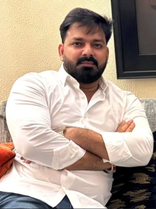 पवन सिंह ने हीरोइन को गले लगाया-किया फ्लर्ट, विरोध होने पर गुस्साए, पूछा- दिक्कत है?