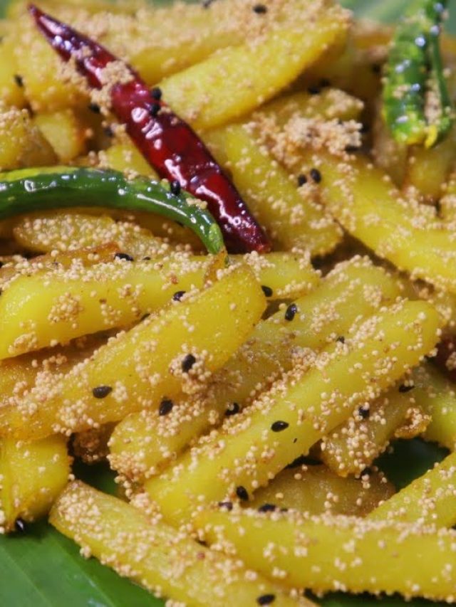 পোস্ত দিয়ে আলু ভাজা বানান এই কায়দায়! ঘটি, বাঙাল সবাই হাত চাটবে