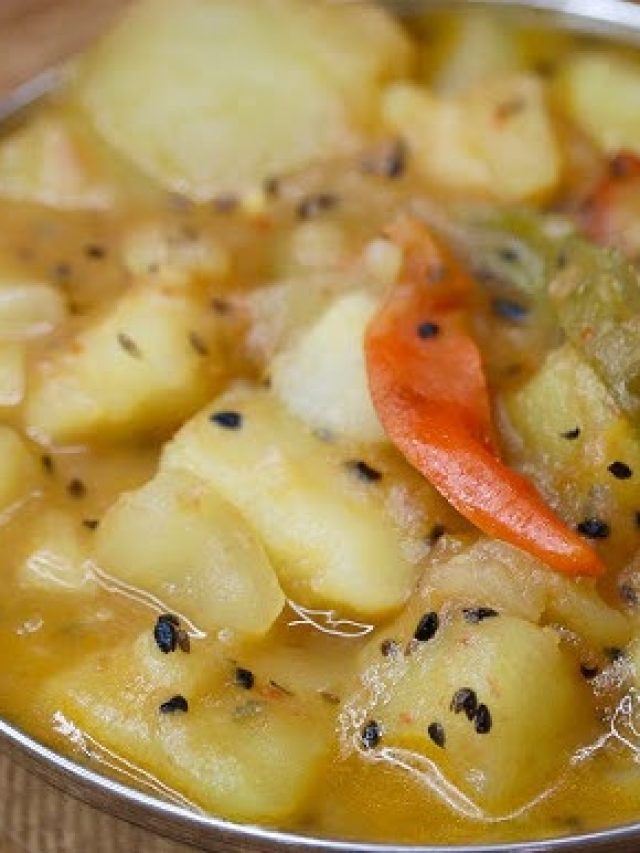 ঘটি বাড়ির সাদা আলুর তরকারি, এভাবে বানালে লুচির সঙ্গে খাসা