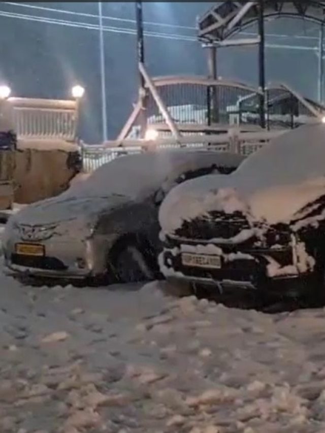 बर्फ पर जम गईं नजरें और सड़कों पर लगा जाम, सोनमर्ग में बर्फबारी का लाइव वीडियो