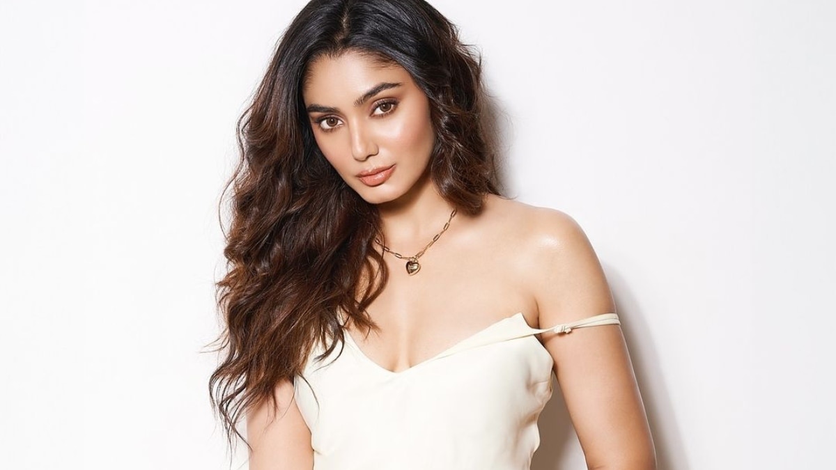 हिजाब न पहनने पर मशहूर एक्ट्रेस को मिले ताने, फूटा गुस्सा- मैं सड़क पर स्विम सूट पहनूं...