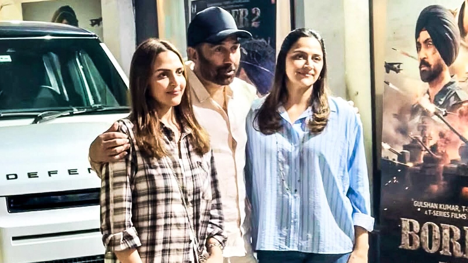 ईशा ने रखी 'बॉर्डर 2' की स्क्रीनिंग, भाई सनी देओल संग आईं नजर, EX हसबैंड भी दिखे