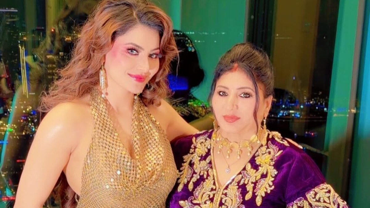 मां के जन्मदिन पर उर्वशी ने काटा 24 कैरेट सोने का केक, पहनाया ताज, Video