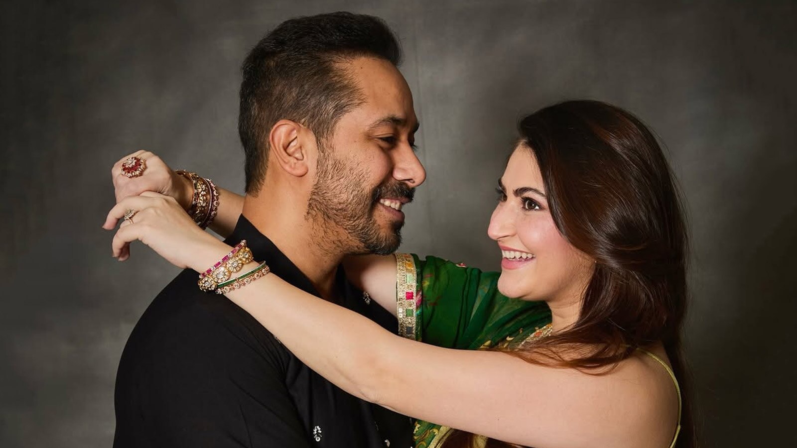 पापा बनने वाले हैं 'दृश्यम 2' के डायरेक्टर, पत्नी का थामा बेबी बंप, गोदभराई में हुए रोमांटिक