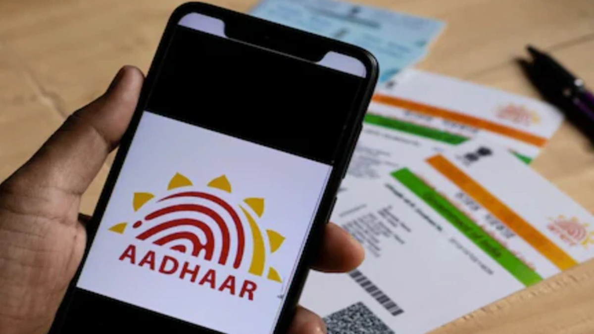 घर बैठे बदलें Aadhaar पर फोन नंबर, बस 75 रुपये है फीस