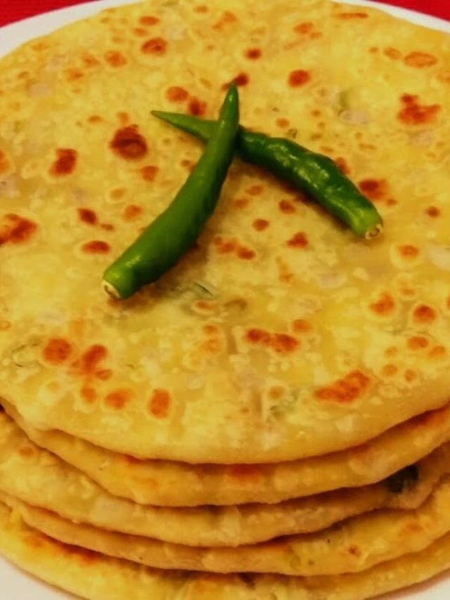 ব্রেকফাস্ট জমুক মুগ ডালের পরোটায়, তরকারি ছাড়াই খাওয়া যায়