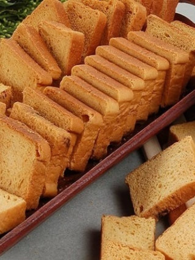 বাসি পাউরুটি  দিয়েই হবে মুচমুচে টোস্ট বিস্কুট, নিজেই বানিয়ে নিন