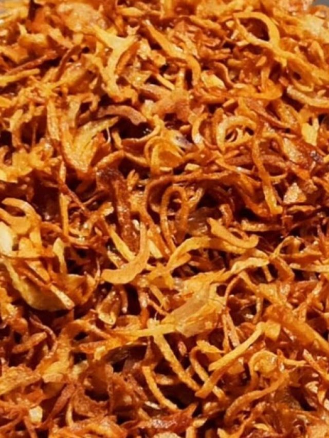 মুচমুচে বেরেস্তা হবে বাড়িতেই, ঠিক কতক্ষণ ভাজবেন পেঁয়াজ? শেফের টিপস