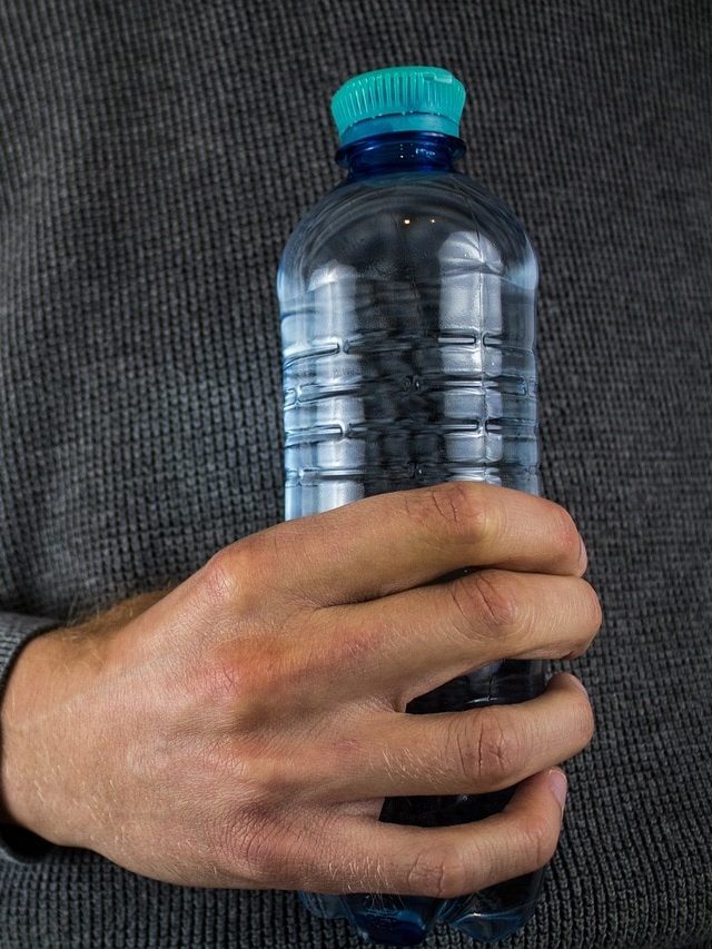 সিল করা বোতলে মিনারেল ওয়াটার নাকি কলের জল? এটা দেখেই বুঝবেন