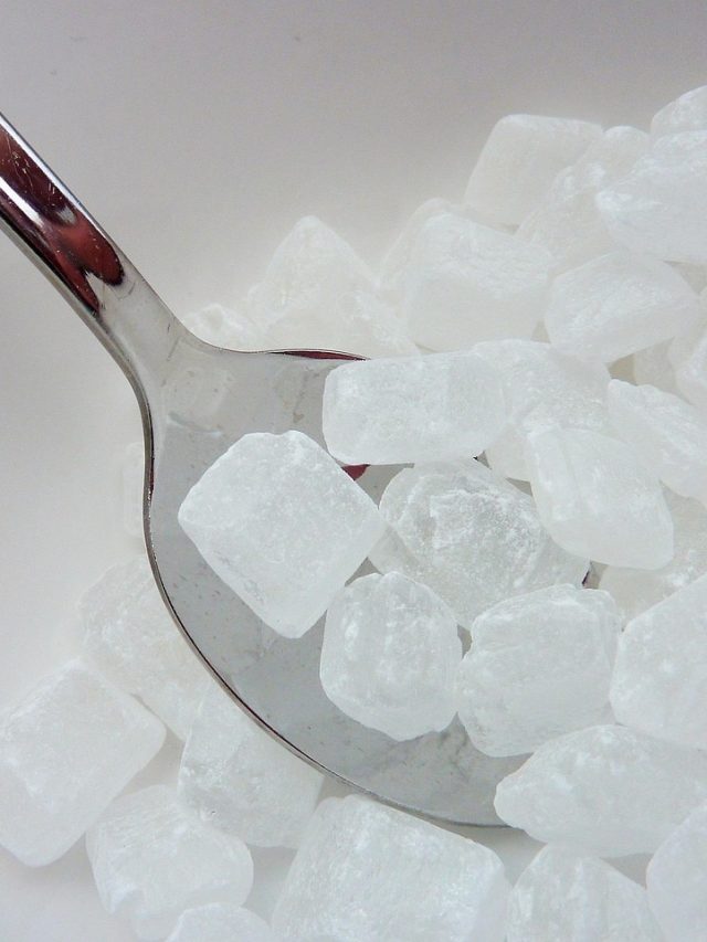 সারাদিনে কতটা চিনি খেলে বিপদসীমা পার হবে না? জেনে রাখুন