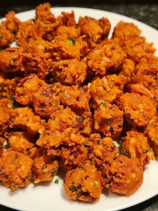 কলকাতার রাস্তায় বিক্রি হয় ডাল বড়া, এভাবে বাড়িতেই বানাতে পারেন