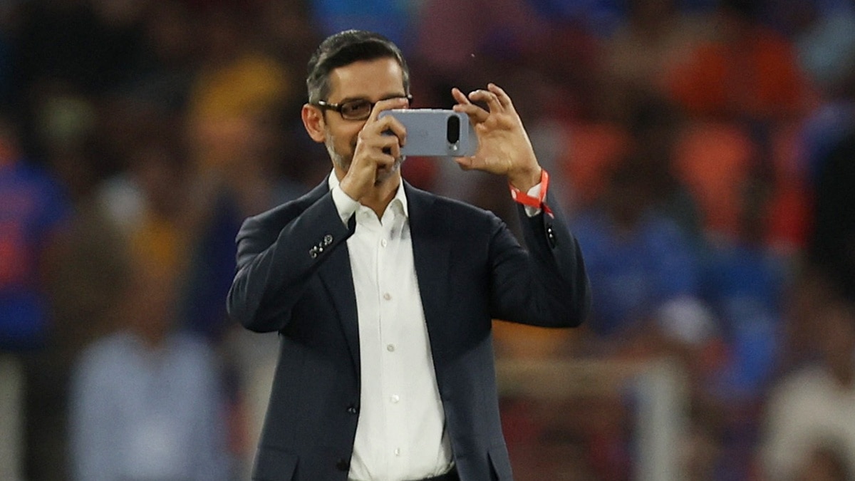 T20 वर्ल्ड कप, मैदान पर उतरे सुंदर पिचाई, इस खास फोन से लीं पिक्चर