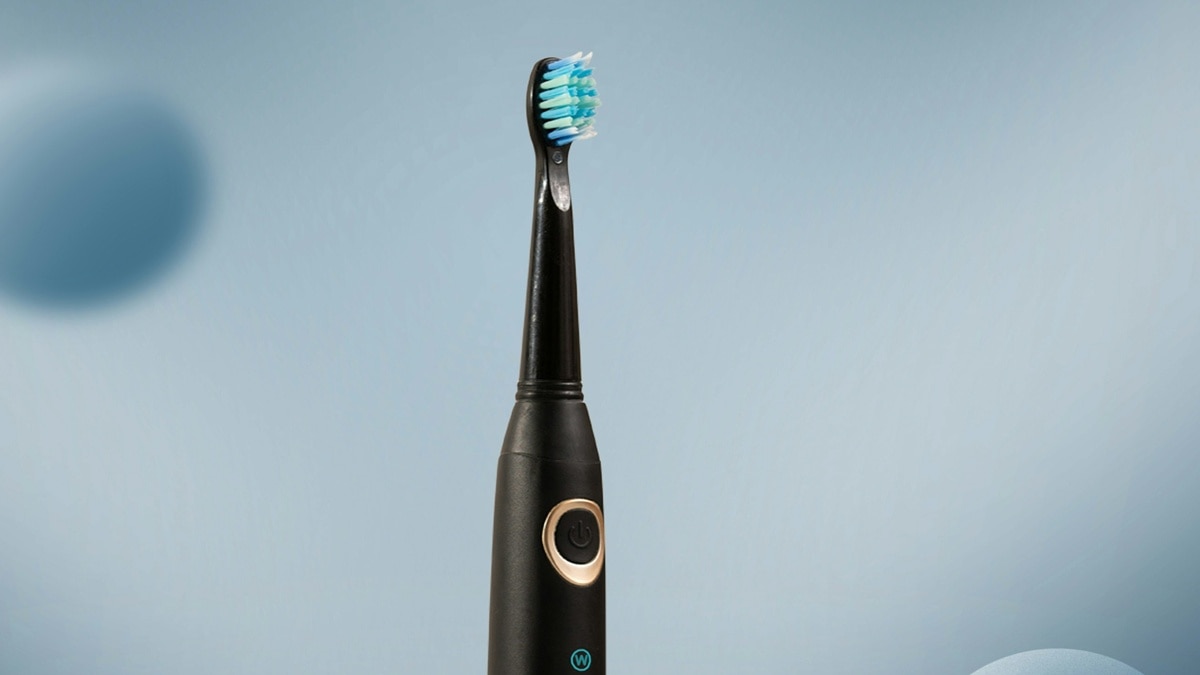 घर में फटा बैटरी वाला टूथब्रश, इलेक्ट्रिक ब्रश के साथ ना करें ये गलती